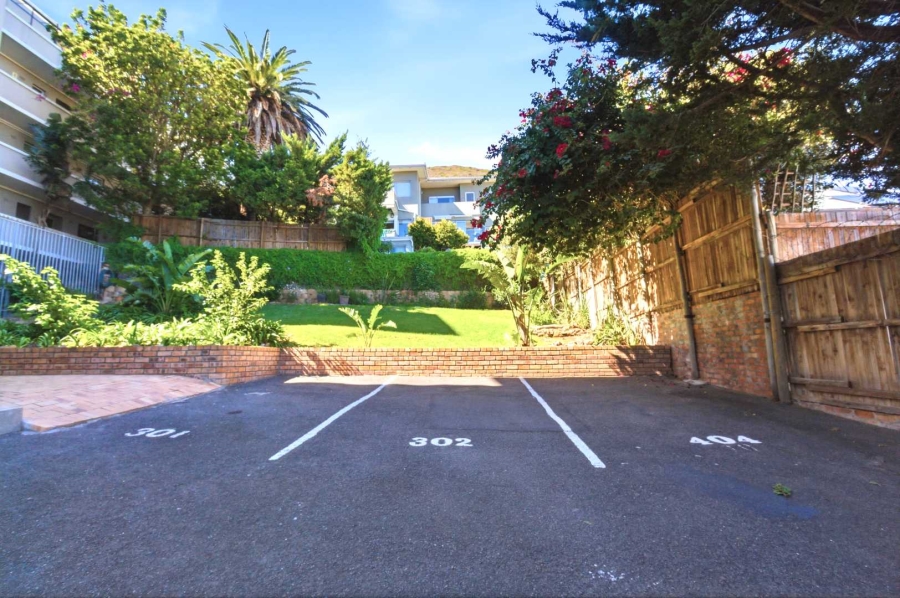1 Bedroom Property for Sale in Sea Point Western Cape